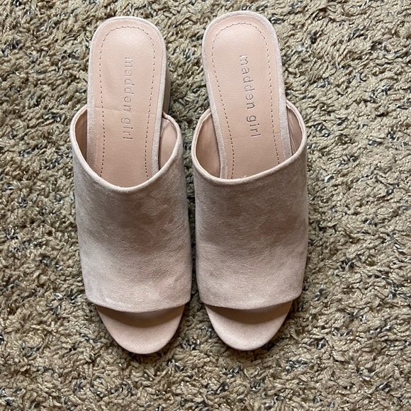 PRETTY BLUSH PINK HEELS 💗 - Picture 3 of 4